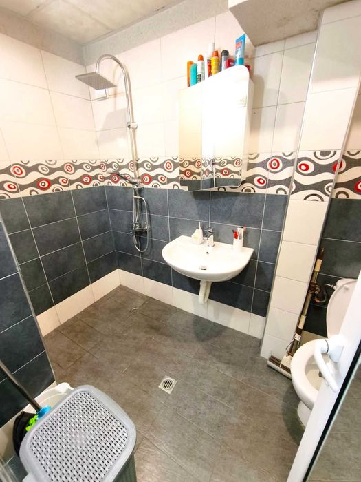 Продавам тристаен апартамент в центъра на гр. Перник