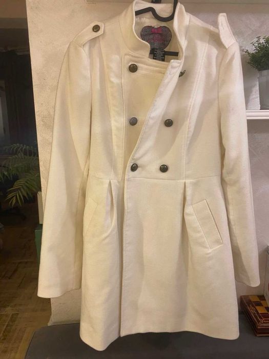 Продавам чисто нови дамски палта