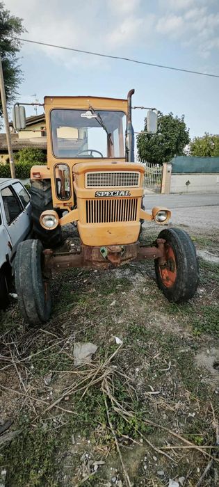 Tractor Fiat 750  Special cu semi cabina.