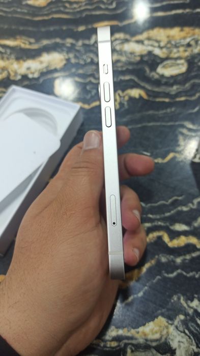Iphone 14 silver idealniy