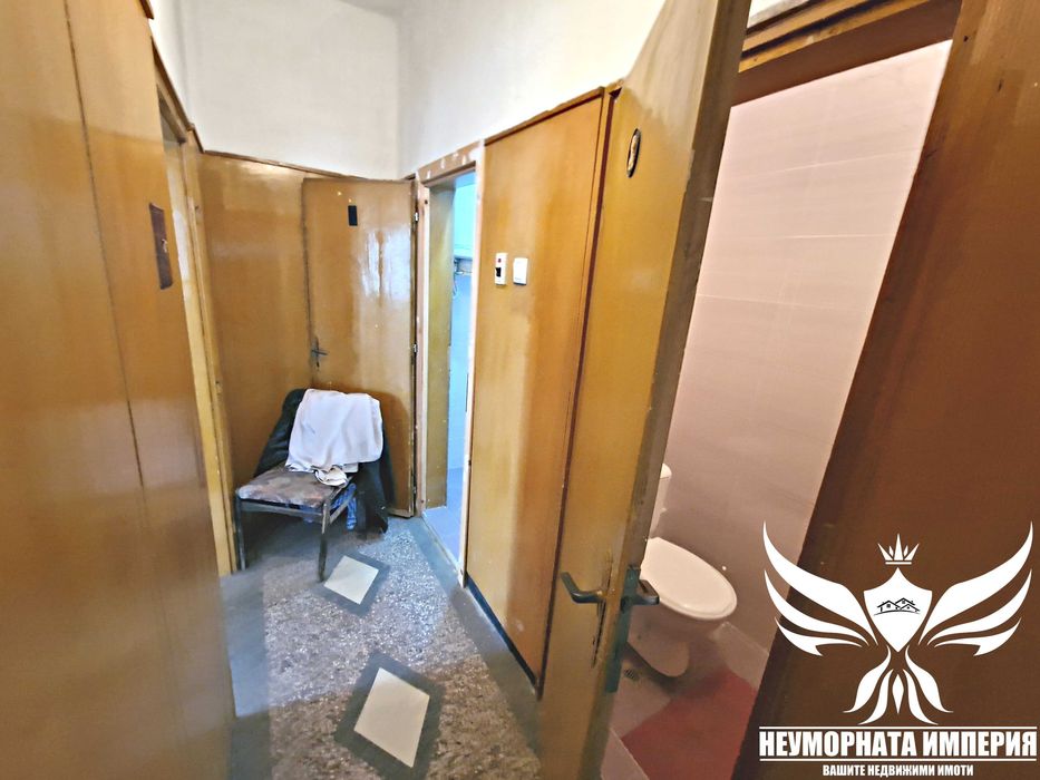 Продавам тристаен 128кв. 1ет. с гараж в гр.Асеновград, широк център