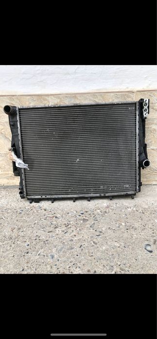 Е46 бмв радиатор основной.