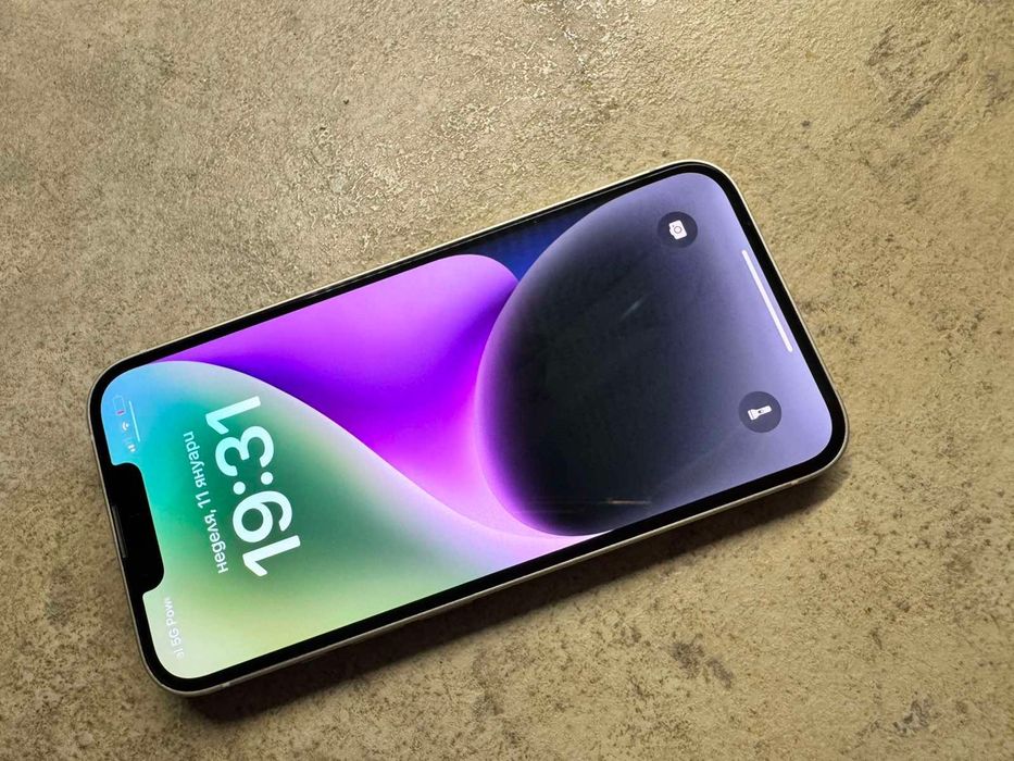 iPhone 14ка бяла