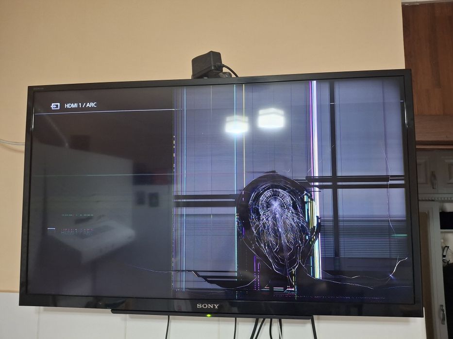 Продам телевизор Sony сломанный