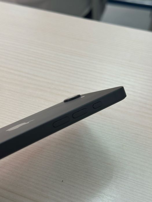 IPhone 16e 100% акб, на гарантии