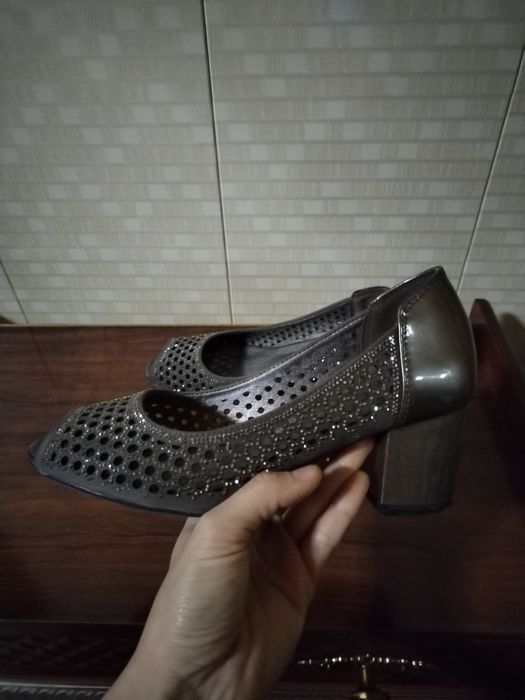 Ayollar uchun yozgi oyoq kiyim