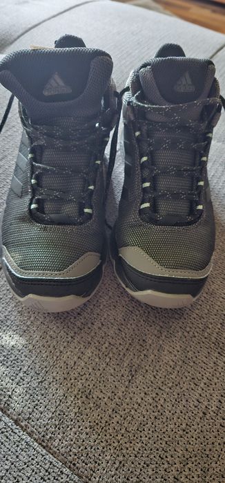 Vând ghete Adidas Terrex