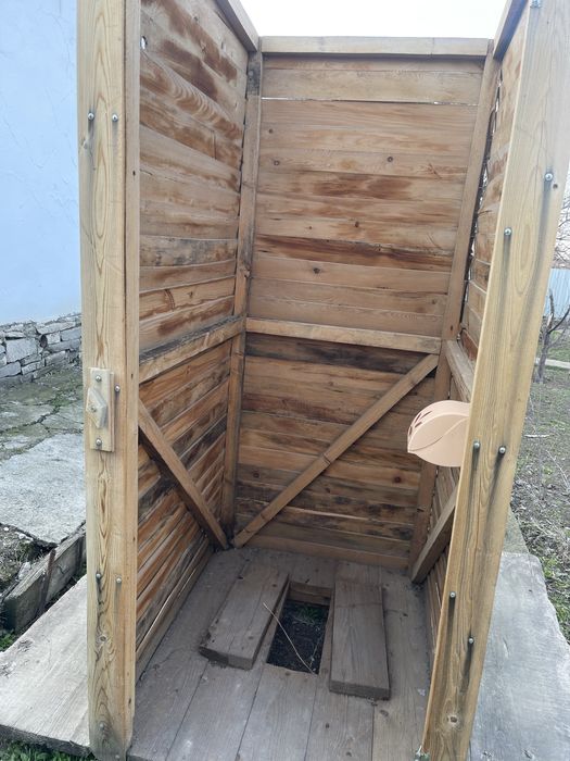 Продается уличный деревянный туалет( не используемый))