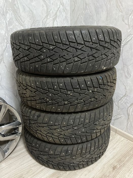 Продам зимние шины на Lexcus