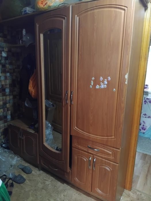 Отдам шифоньер и прихожая