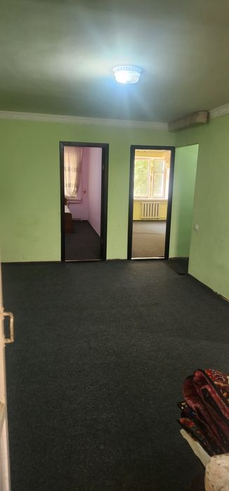 IУчтепа Камчатка  3 хона сотилади срочна