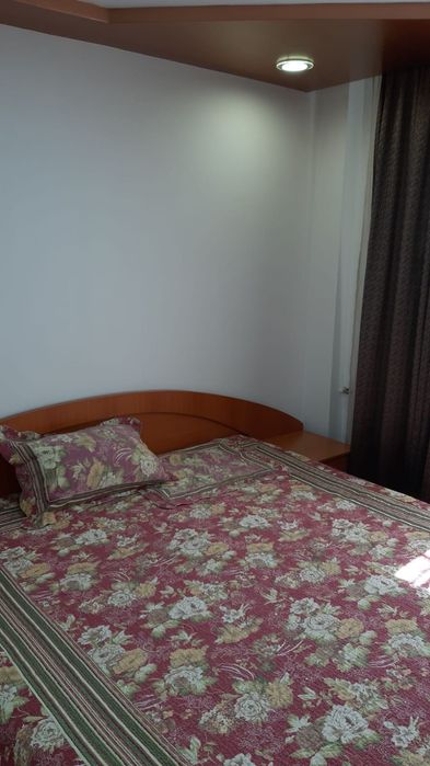 Apartament cu 4 camere de închiriat