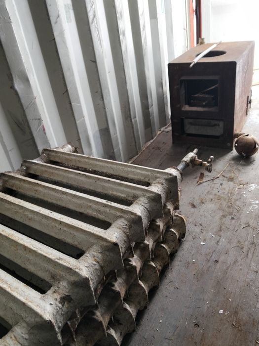 Продам радиатор чугунный и печь