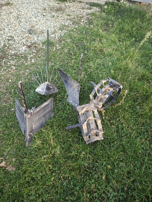 Vând motocultor progarden cu garanție plus accesoriie.