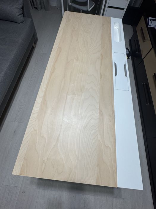 Blat birou IKEA Mittzon si modul priza