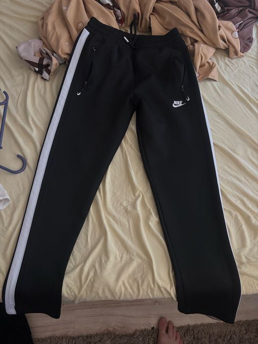 черен nike tracksuit