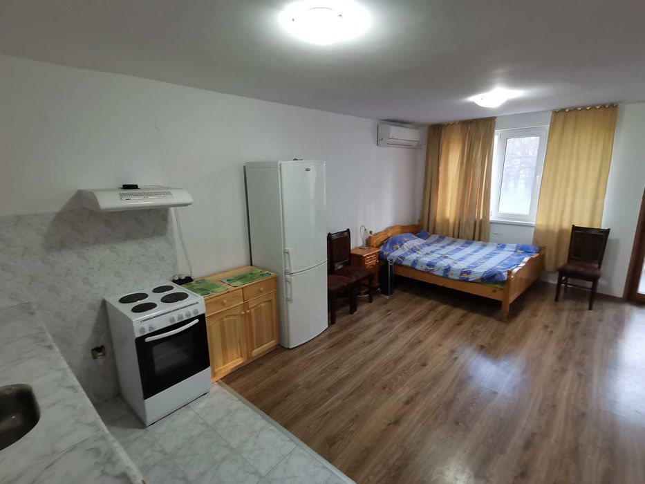 Дава се под наем Двустаен апартамент в Бургас, Лазур - 82 кв.м за 204 € - Снимка #1