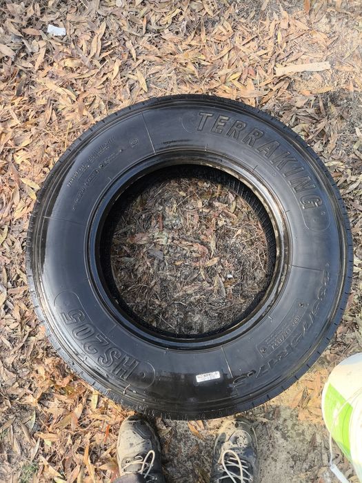 Продам шины 235/75/17.5