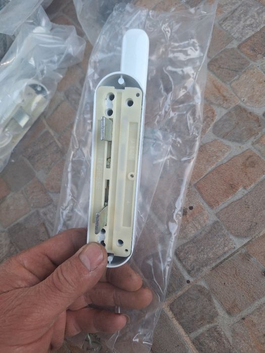 Алуминиеви дръжки за прозорци