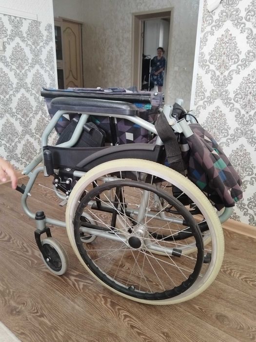 Коляска  инвалидная.