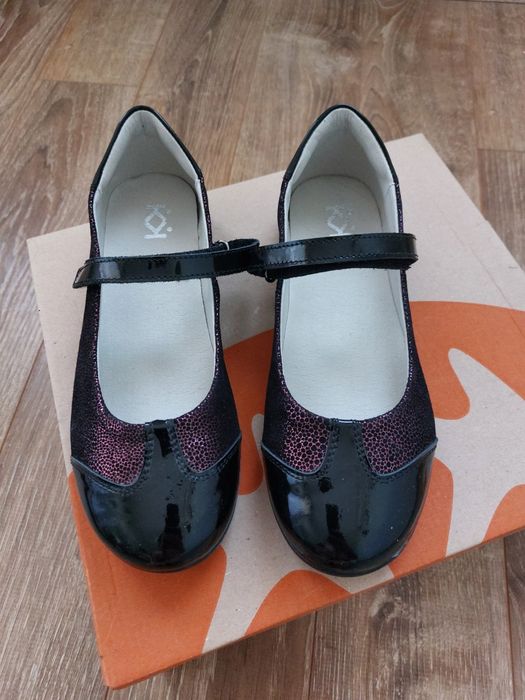 Продават се официални детски обувки за момиче  Колев и Колев