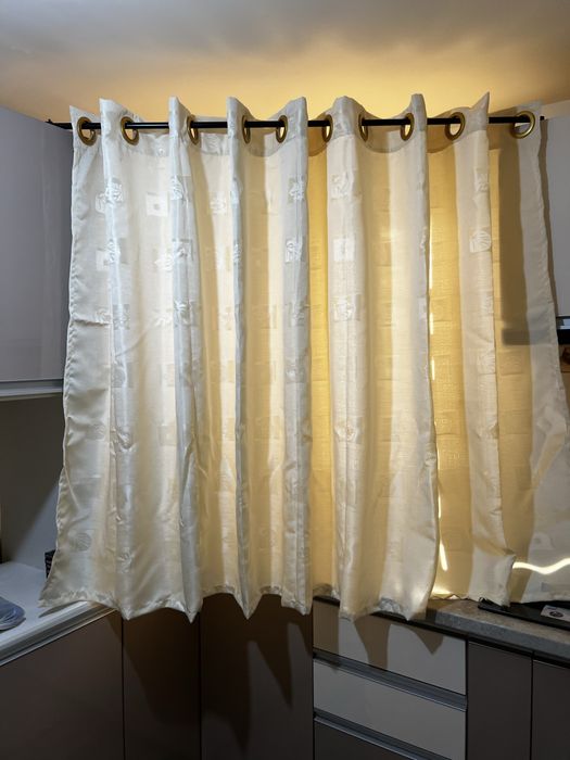 Perdea pt o fereastra cu doua ochiuri