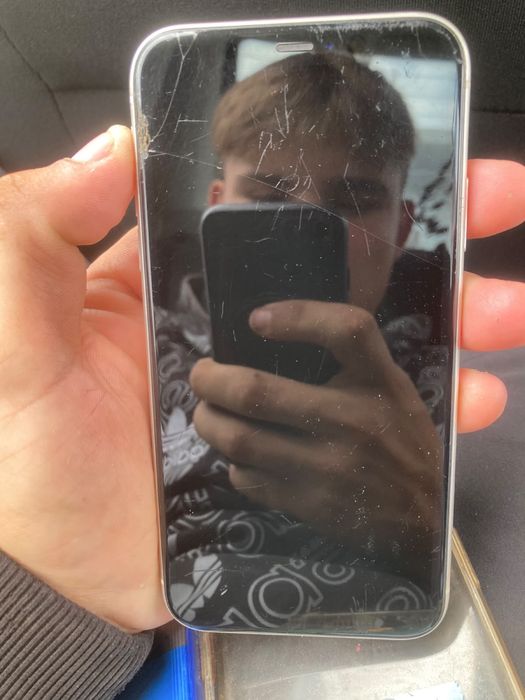 Продам айфон 11 .