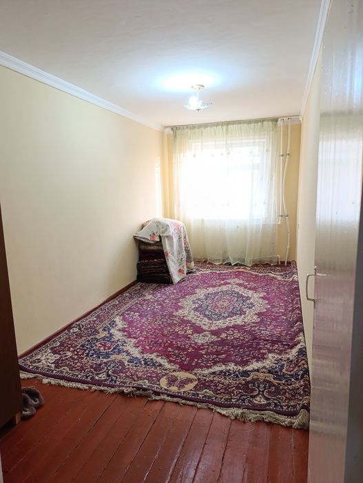 Uy sotiladi 2 xonalik oktyabr kojeniy banitsani yonida 2-xonalik