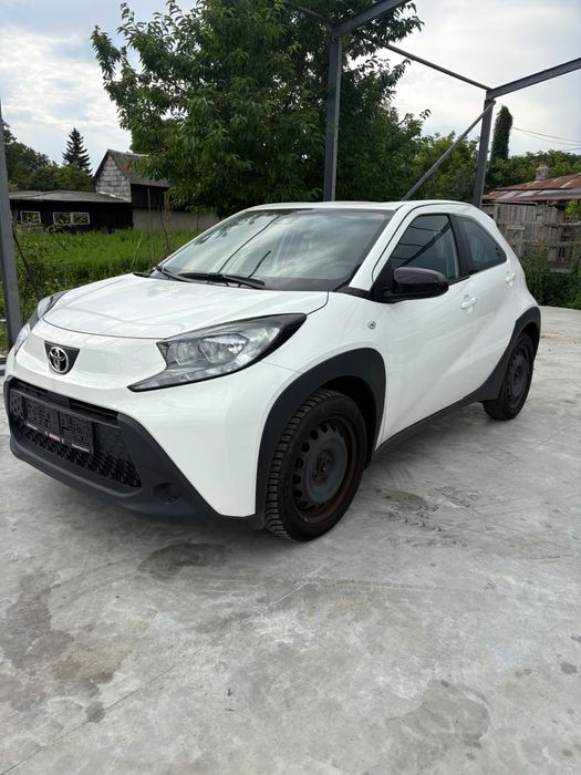Bara fata capota faruri toyota aygo x