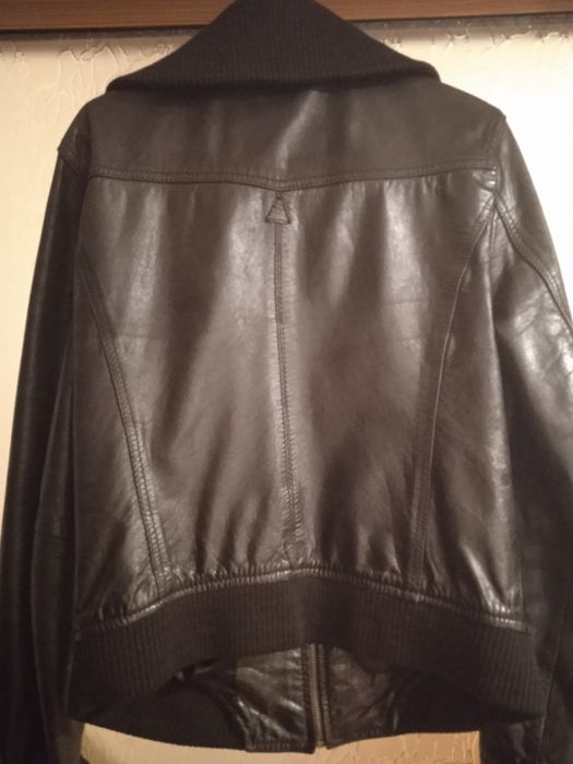 Jachetă de piele naturală.95lei