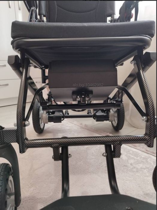 Помощна количка с електрически мотори  за трудноподвижни