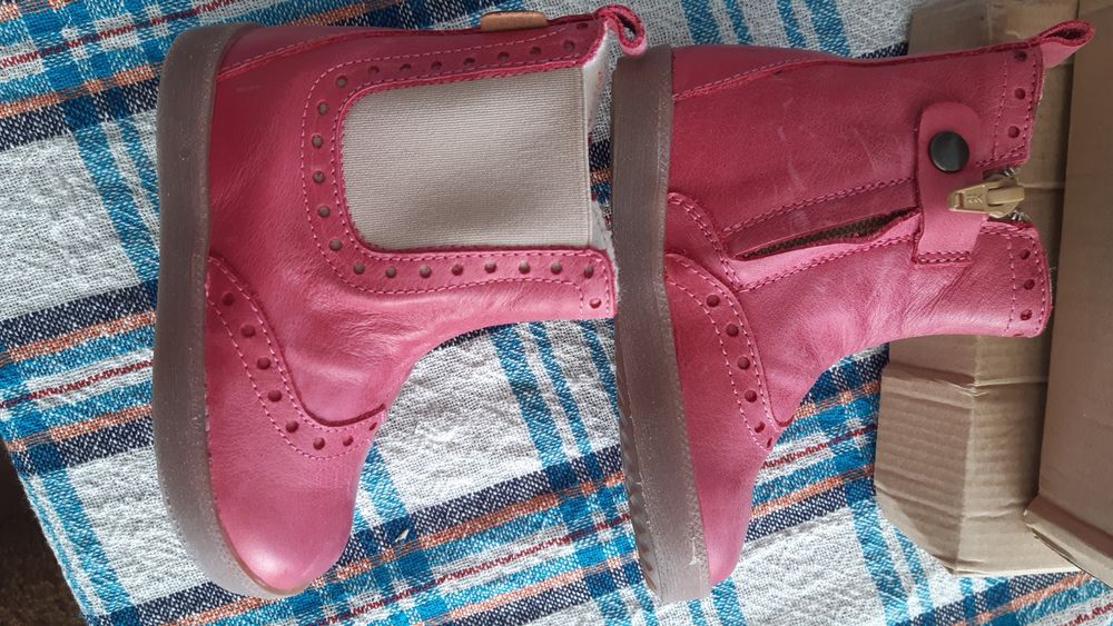 Pen Pom Нови  естествена.кожа N21