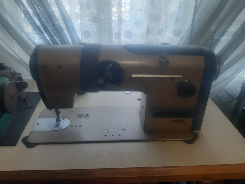 Продам швейную машинку Textima Altin