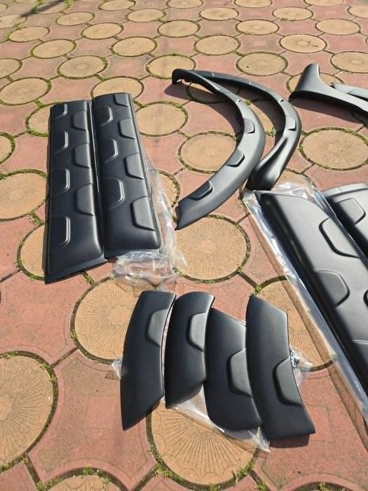 Set 12 Bandouri Laterale Model Off-Road STRIAT Protectii Bara Aripa USI Overfendere DACIA DUSTER I 2010-2017