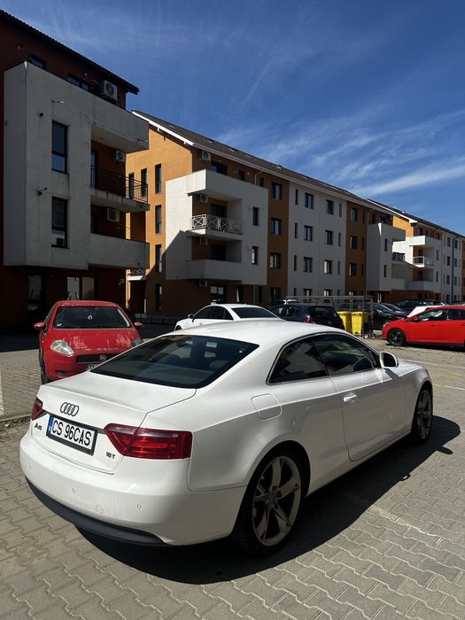 Vând Audi A5 Coupe, an fabricație 2009, cu 228.343 km.