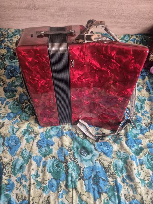 Продавам Акордеон