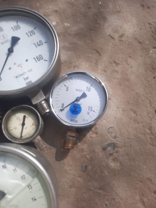 Продам манометры давление