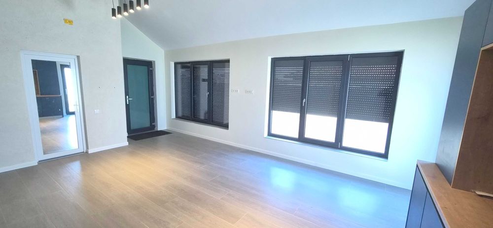 Inchiriez casa/birou 43 mp +curte cartier Oncea platou 500 e