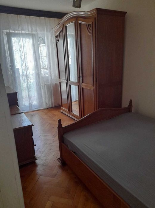 Apartament  3 camere de închiriat