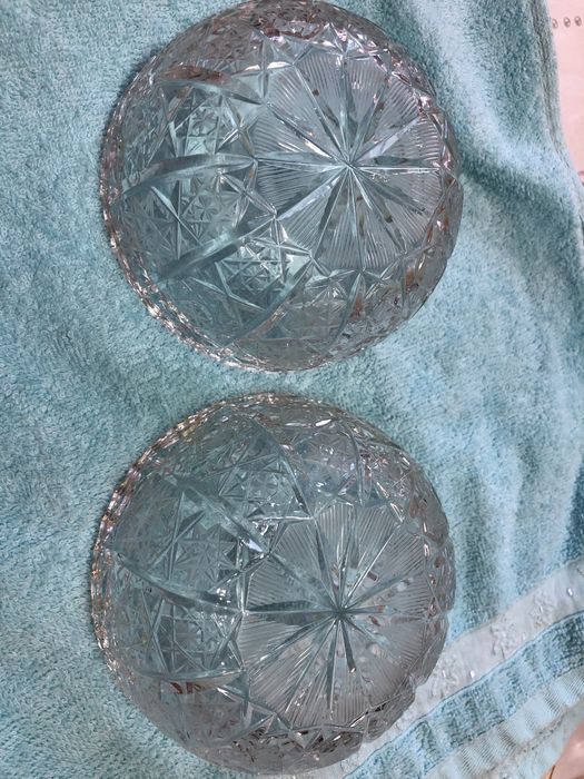 Продаются хрустальные вазы .