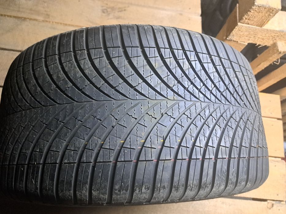 O anvelop 315/35 R20 Goodyear 4seasons