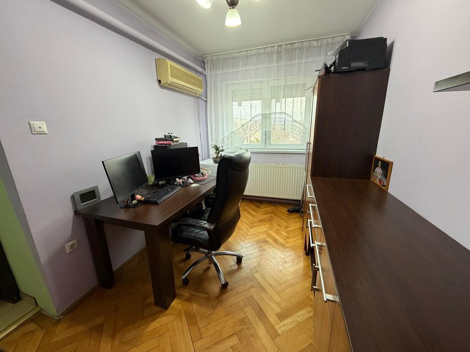 Vând apartament cu 4 camere direct de la proprietar!