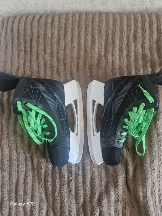 Продам коньки 44 размер