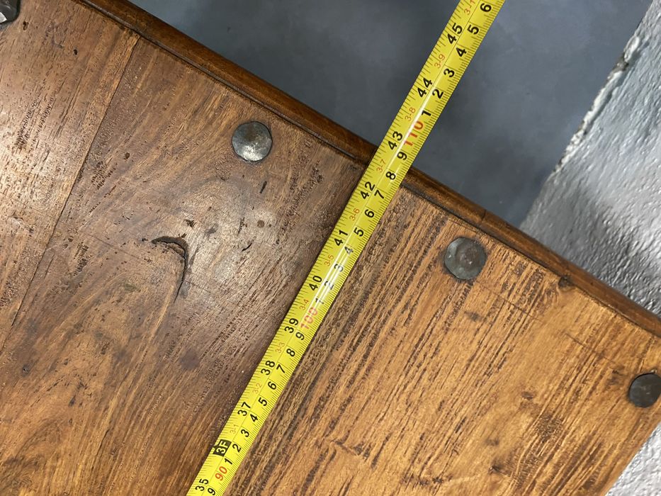 Масивна холна маса от тик с орнаменти от ковано желязо Индия