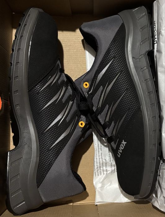 Vand pantofi/bocanci cu protectie NOI !!!