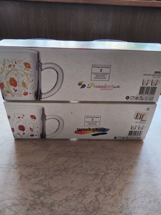 Две кружки стеклянные