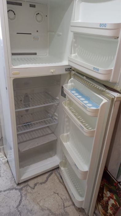 Продам холодильник на запчасти