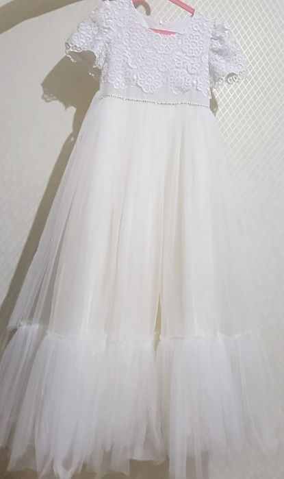 Нарядное платье. 140см.