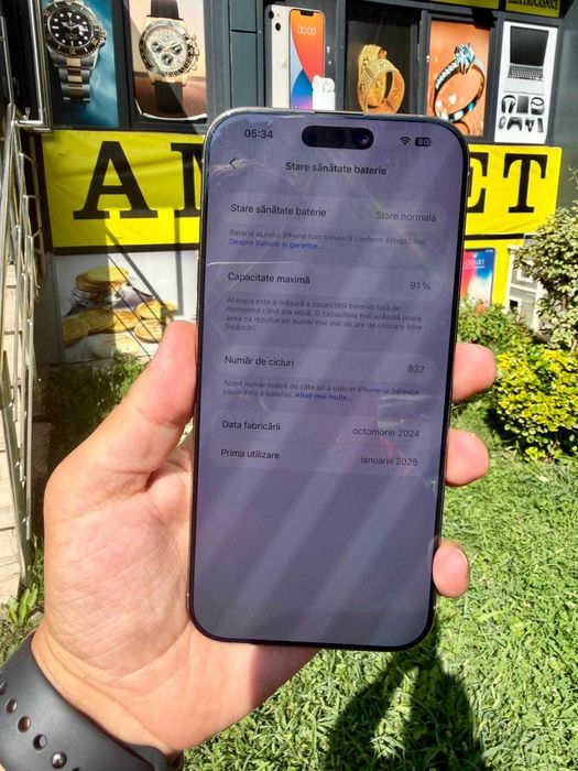 iPhone 16 Pro Max / 256GB / Gold / E-sim - doar incarcare Wireless