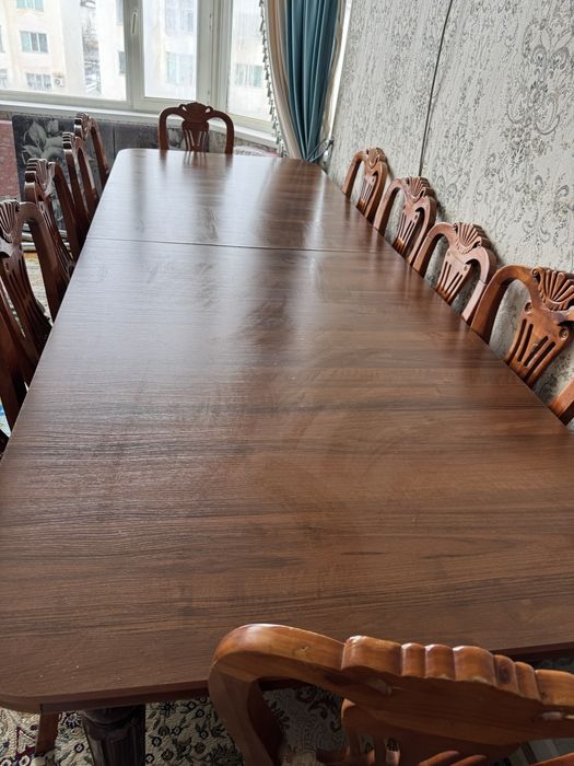 Стол со стульями